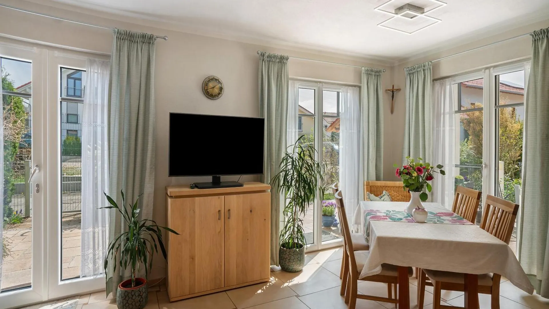 Alpencitynahe Ferienwohnung Brunnthal Apartment