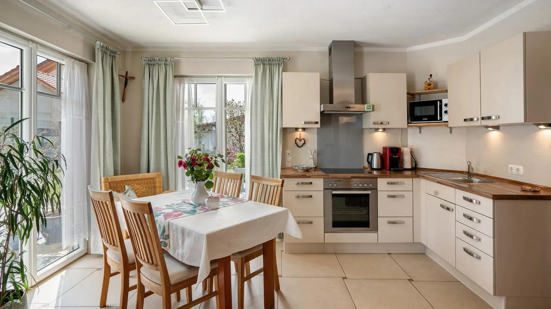 Alpencitynahe Ferienwohnung Brunnthal Apartment